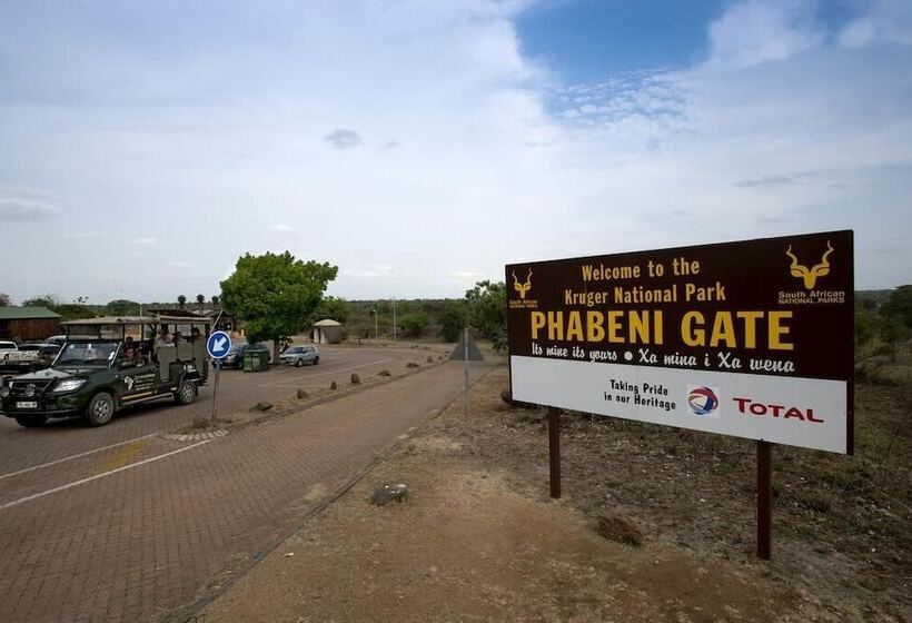 Log Cabin & Settlers Village