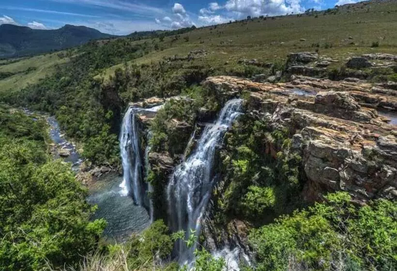 Log Cabin & Settlers Village