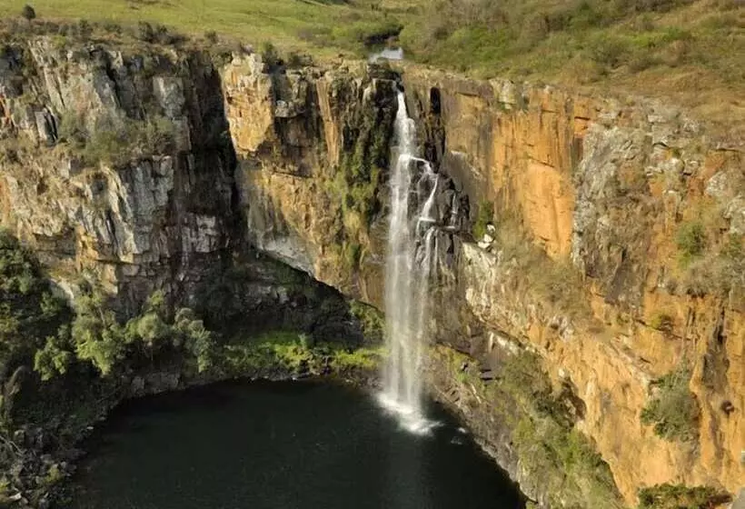 Log Cabin & Settlers Village