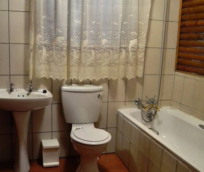 Log Cabin & Settlers Village