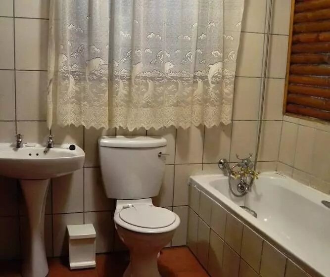 Log Cabin & Settlers Village