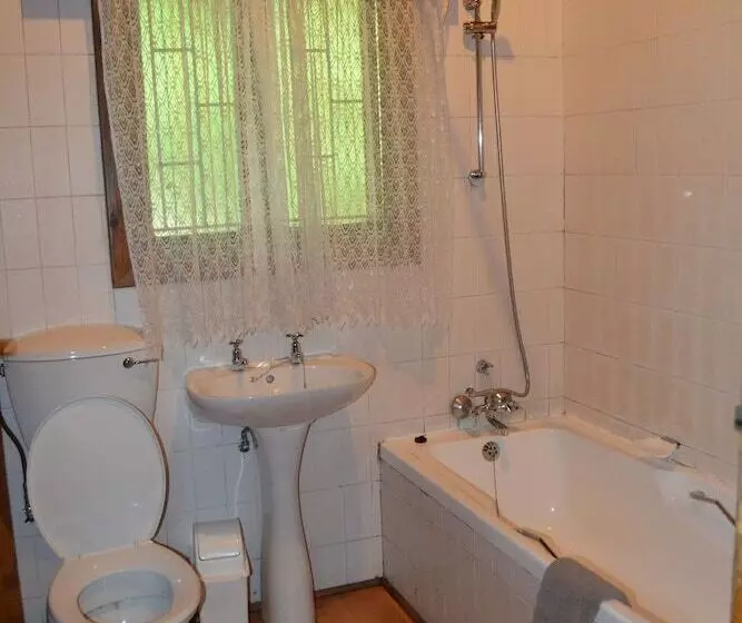 Log Cabin & Settlers Village