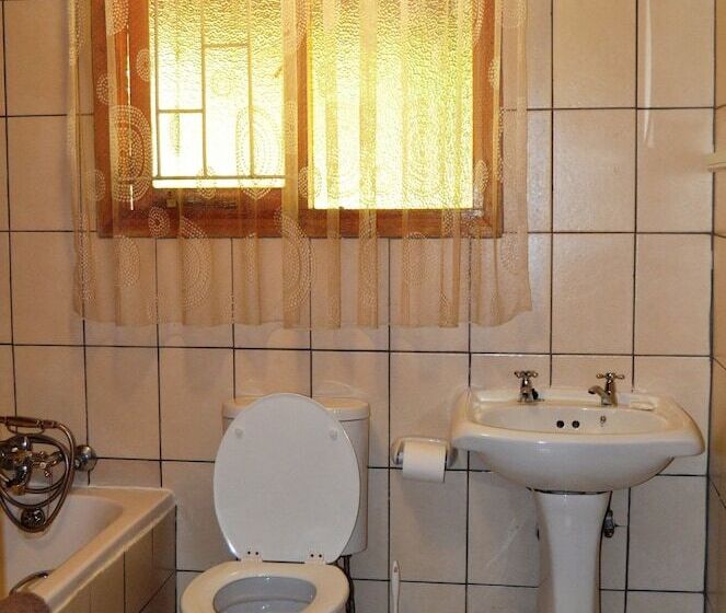 Log Cabin & Settlers Village