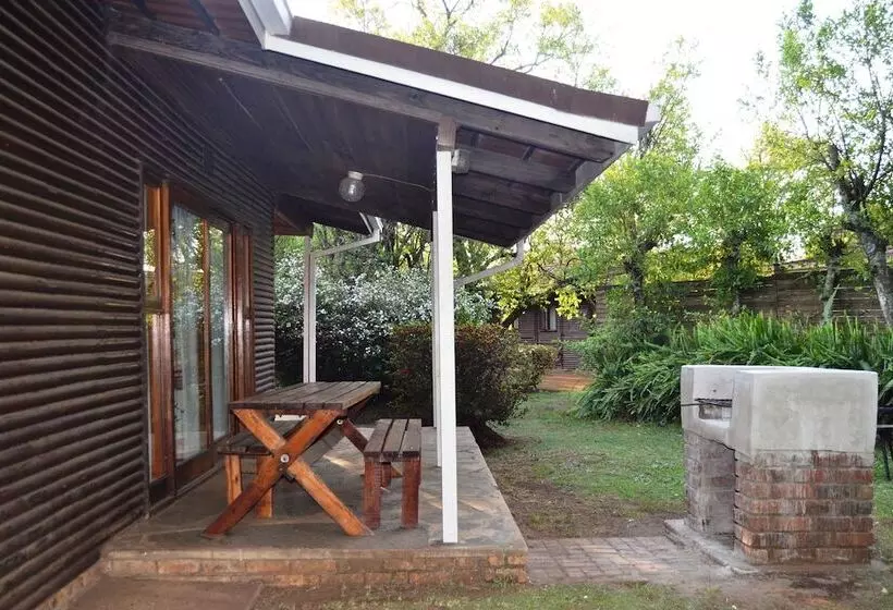 Log Cabin & Settlers Village