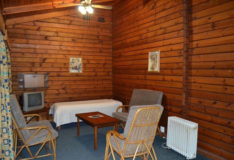 Log Cabin & Settlers Village