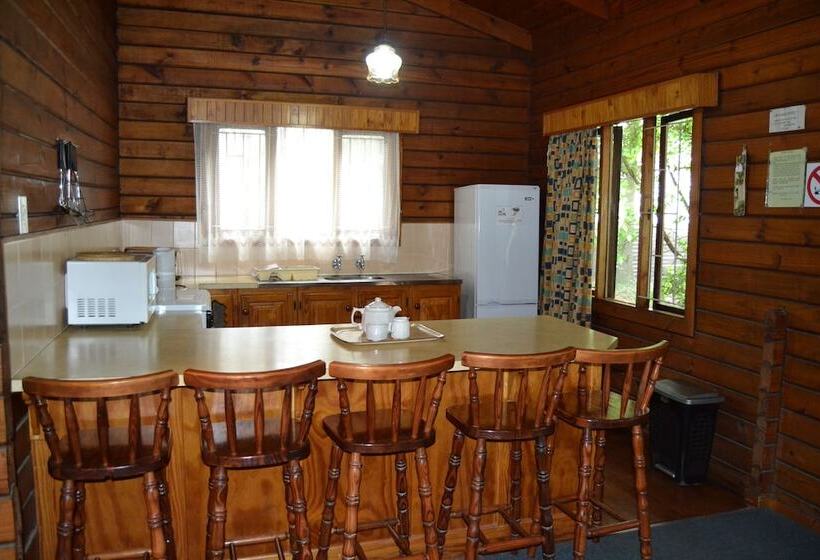 Log Cabin & Settlers Village