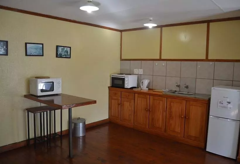 Log Cabin & Settlers Village