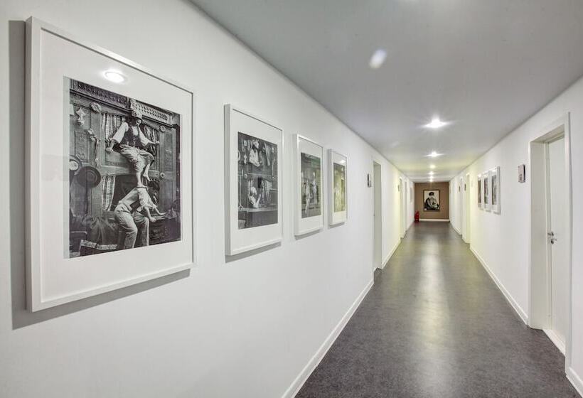 Dad&cat Capsule Hotel Hostel