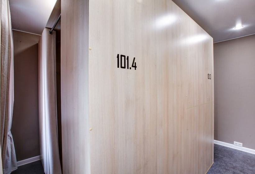 Dad&cat Capsule Hotel Hostel