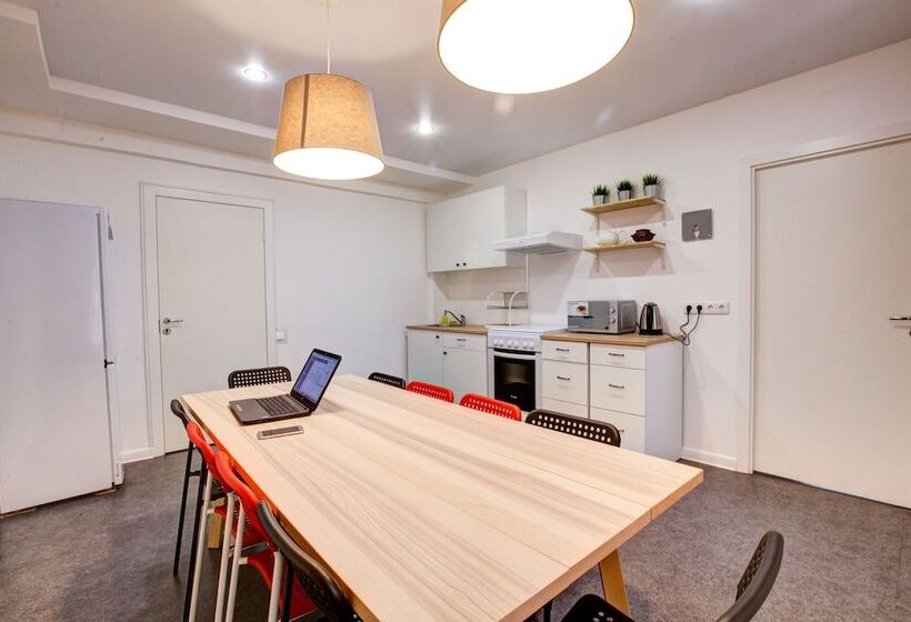 Dad&cat Capsule Hotel Hostel