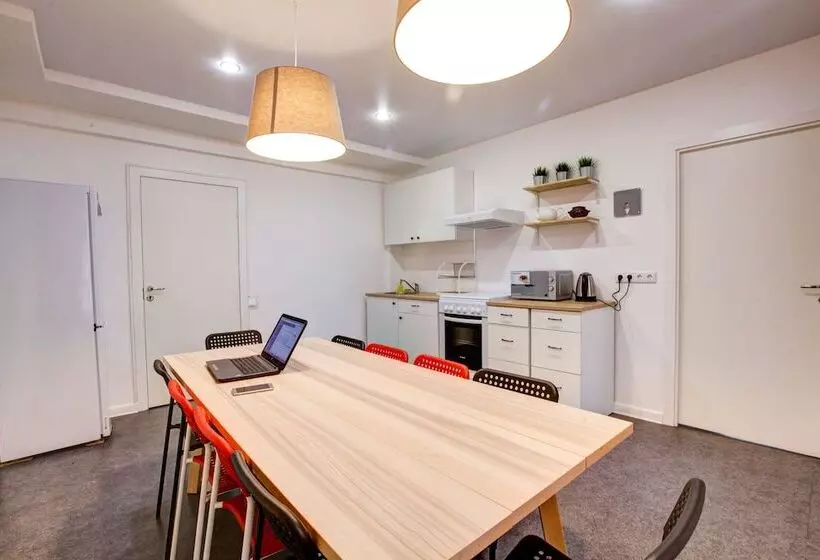 Dad&cat Capsule Hotel   Hostel