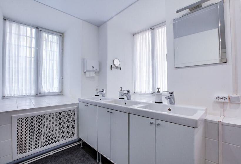 Dad&cat Capsule Hotel Hostel