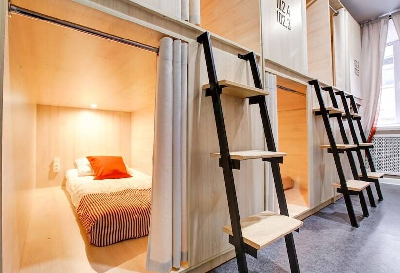 Dad&cat Capsule Hotel Hostel