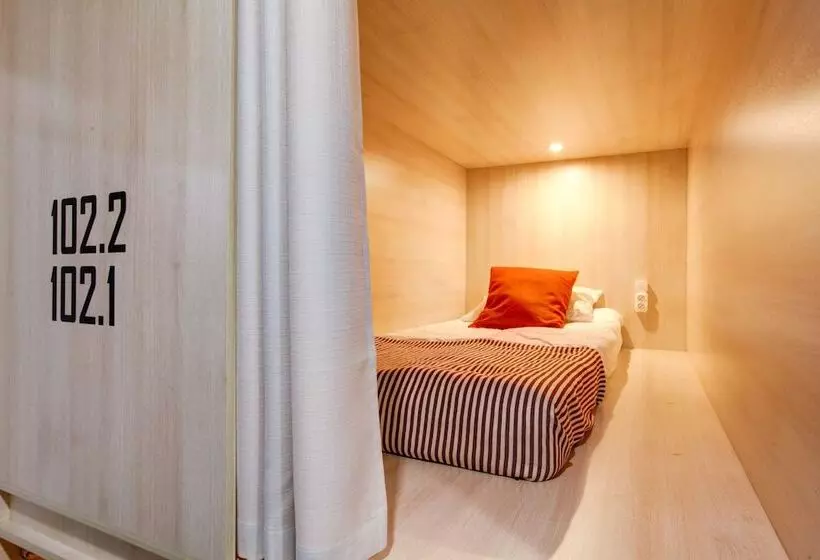 Dad&cat Capsule Hotel   Hostel