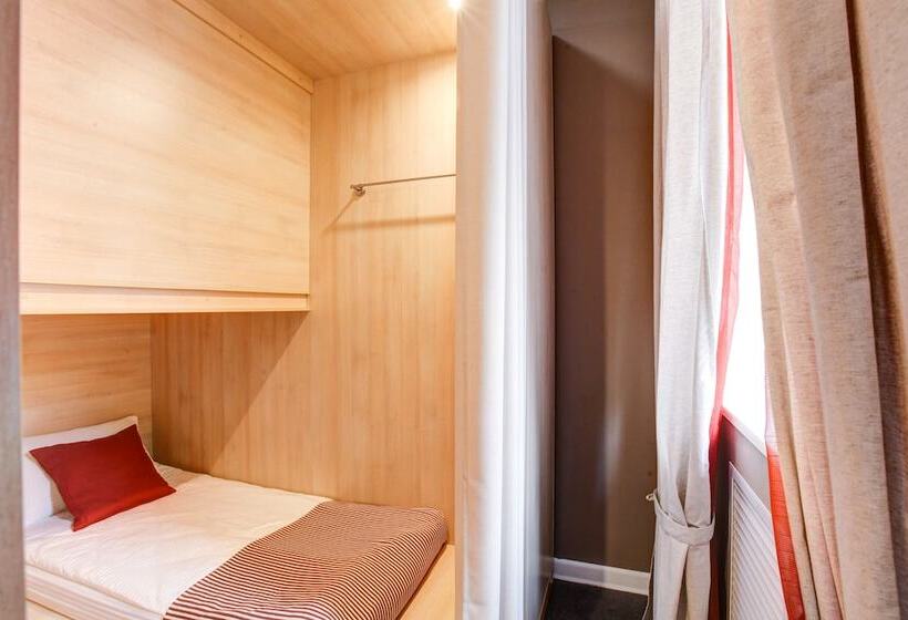 Dad&cat Capsule Hotel Hostel