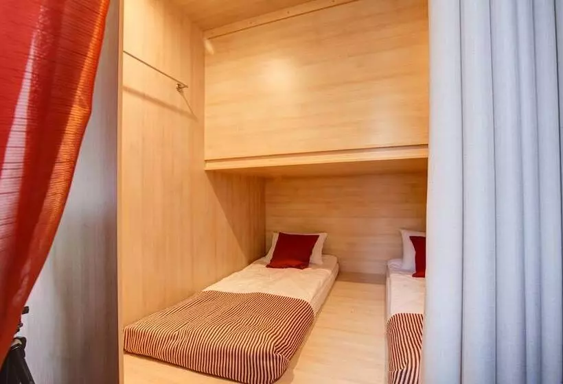 Dad&cat Capsule Hotel   Hostel