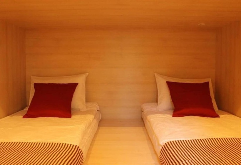 Dad&cat Capsule Hotel Hostel