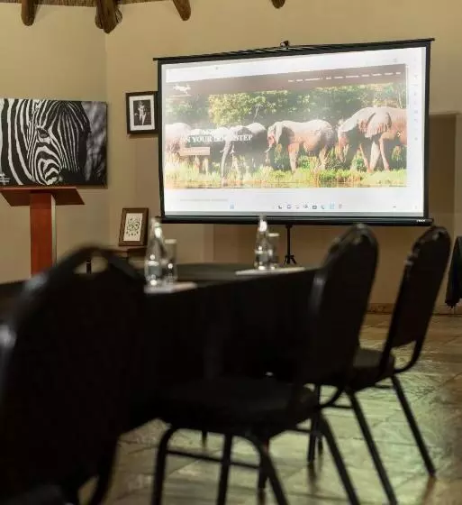 Hotel Golden Impalas Bush Resort