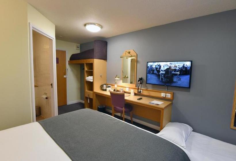 בית מלון כפרי The Mount By Greene King Inns