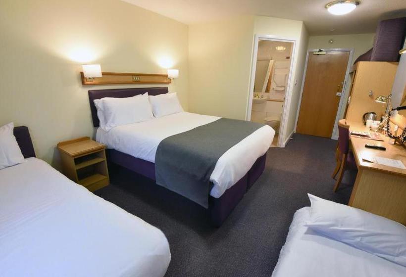 בית מלון כפרי The Mount By Greene King Inns