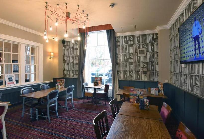 בית מלון כפרי The Mount By Greene King Inns