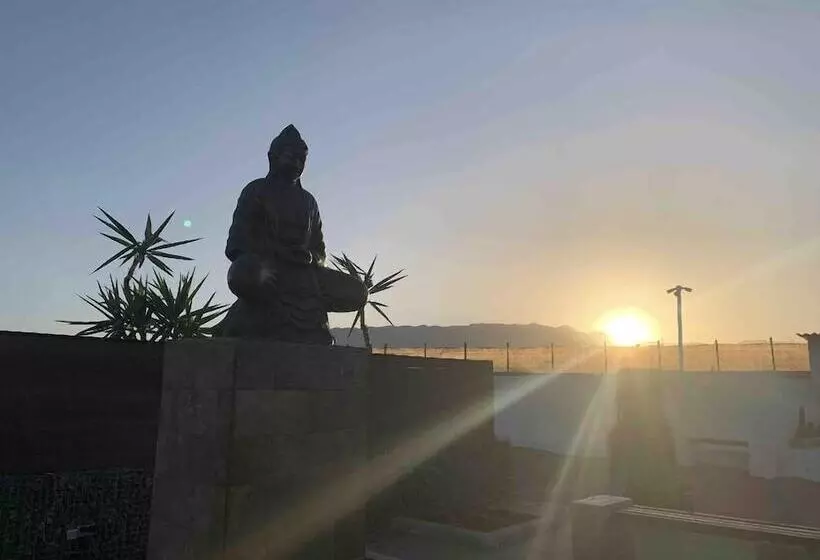 Hotelli Valtisya Pool And Airport