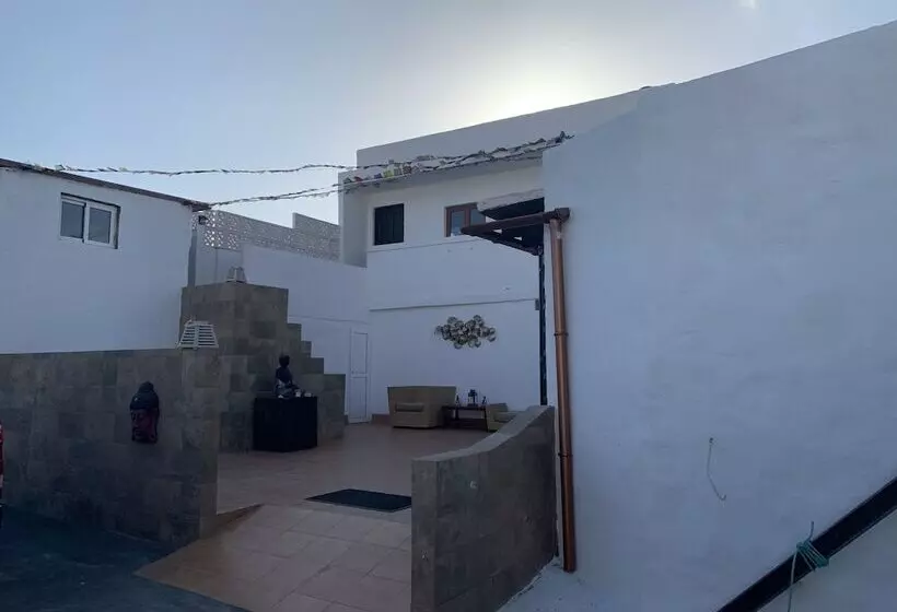 Hotelli Valtisya Pool And Airport