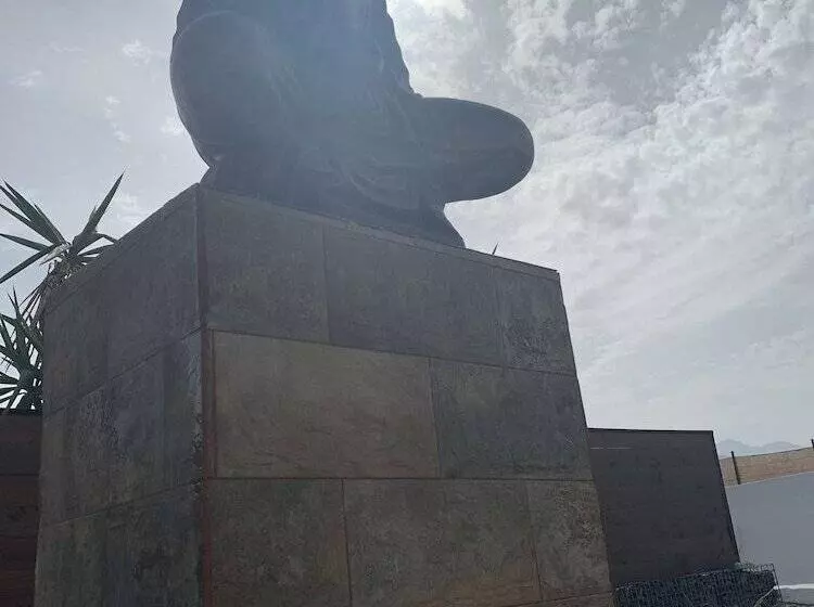 Hotelli Valtisya Pool And Airport