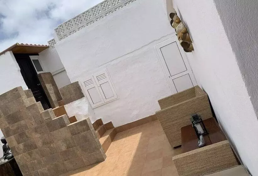 Hotelli Valtisya Pool And Airport