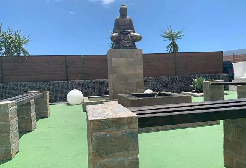 Hotelli Valtisya Pool And Airport