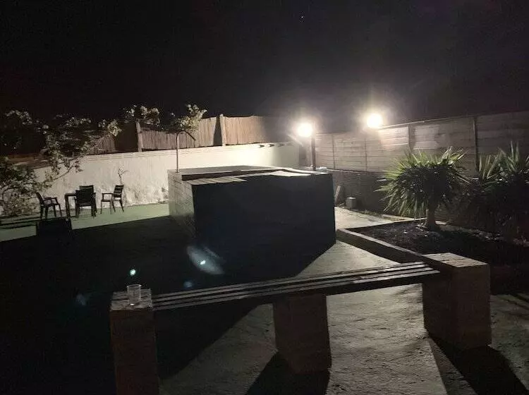 Hotelli Valtisya Pool And Airport