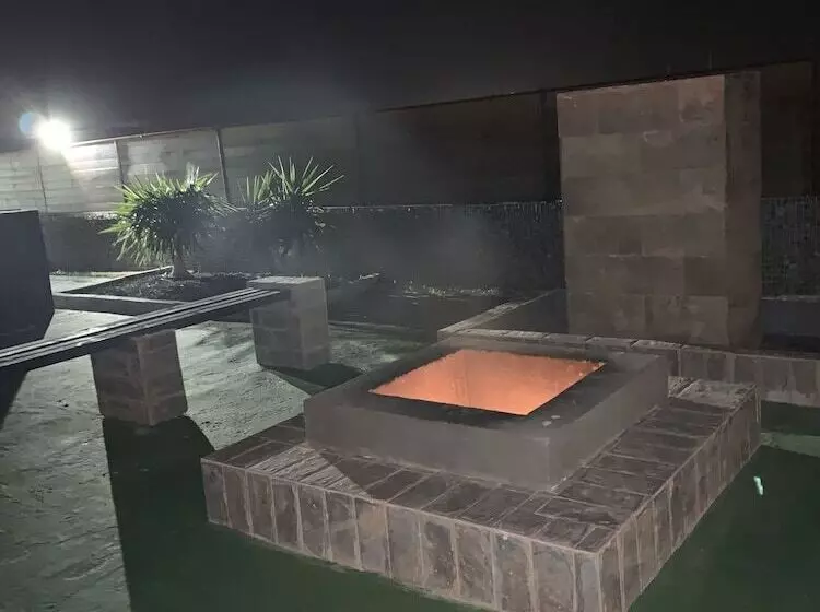 Hotelli Valtisya Pool And Airport