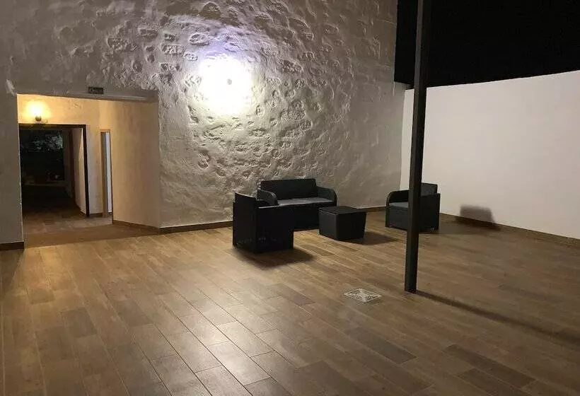 Hotelli Valtisya Pool And Airport