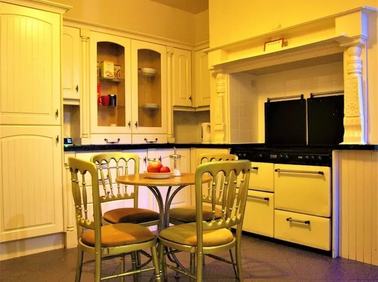 Cambrington Hostel