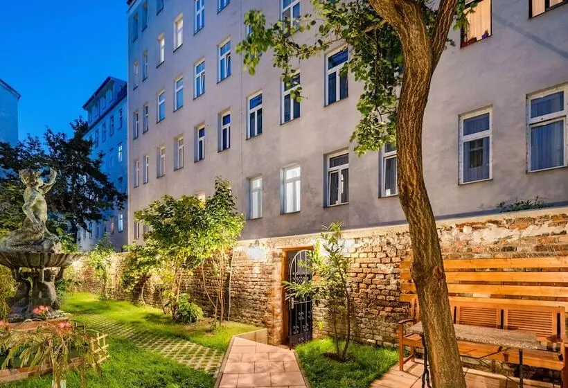 هتل Best Western Plus Celebrity Suites