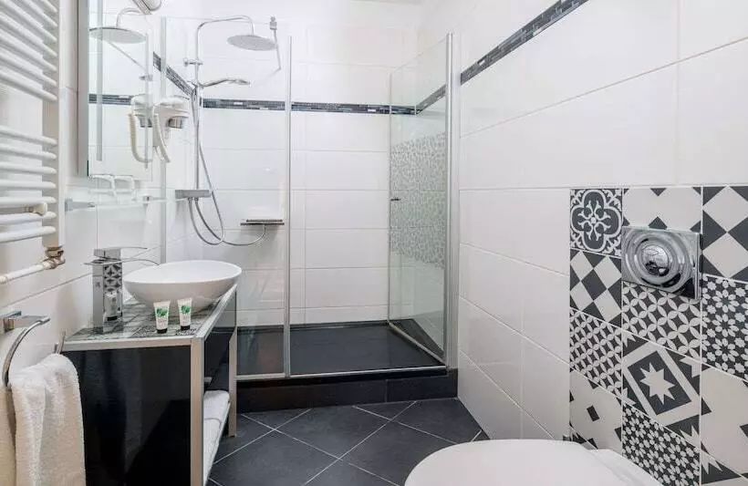 هتل Best Western Plus Celebrity Suites