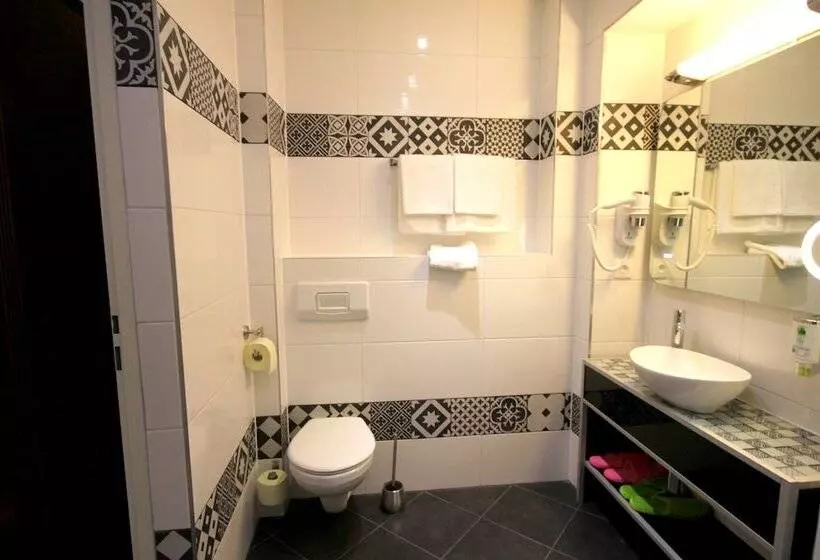 هتل Best Western Plus Celebrity Suites