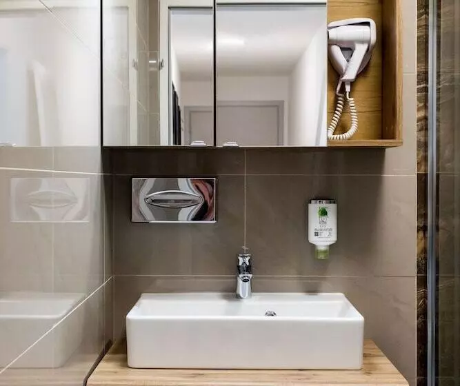 هتل Best Western Plus Celebrity Suites