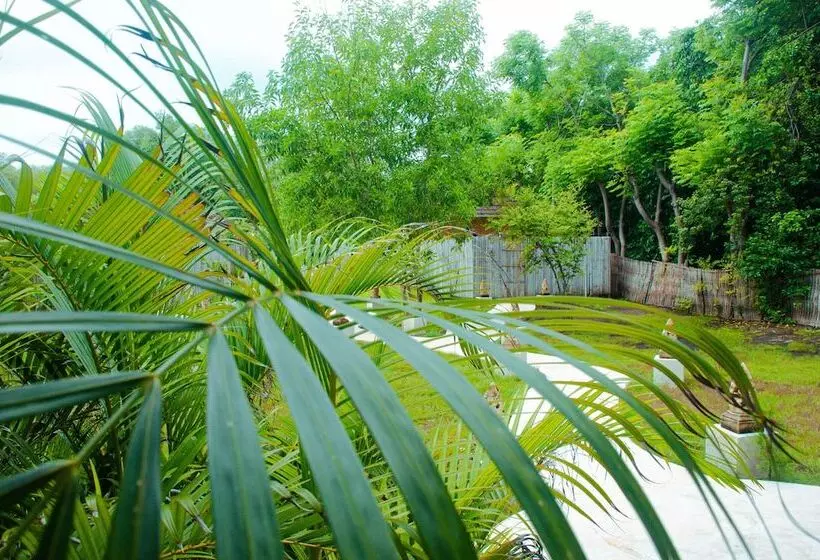 ペンション Villa Samalas Resort And Restaurant