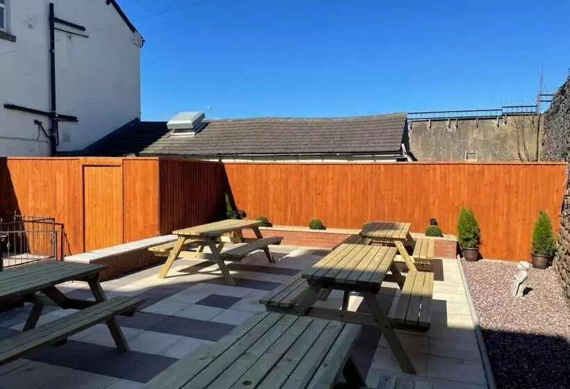 Hotelli The Harbour Inn