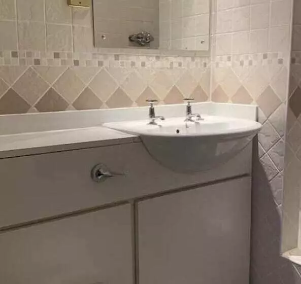 Hotelli The Harbour Inn