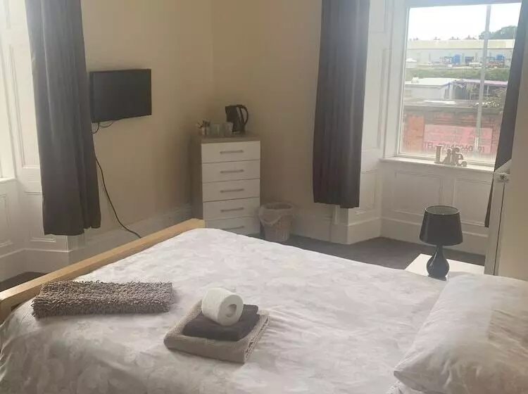 Hotelli The Harbour Inn