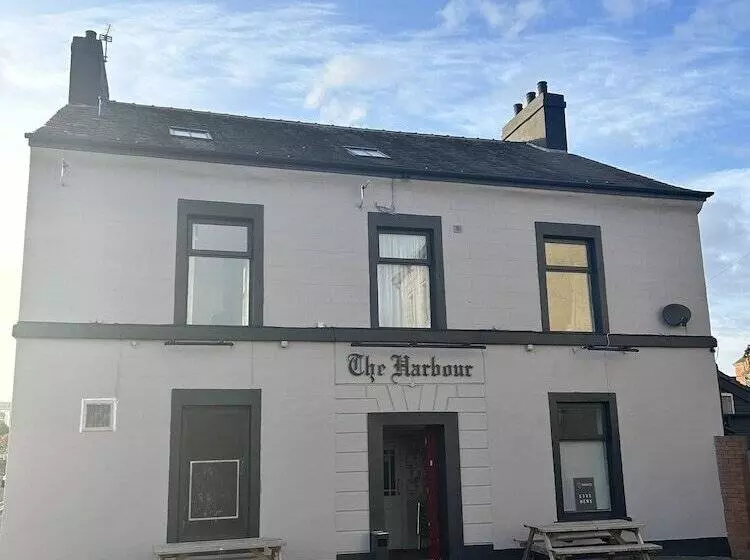 Hotelli The Harbour Inn