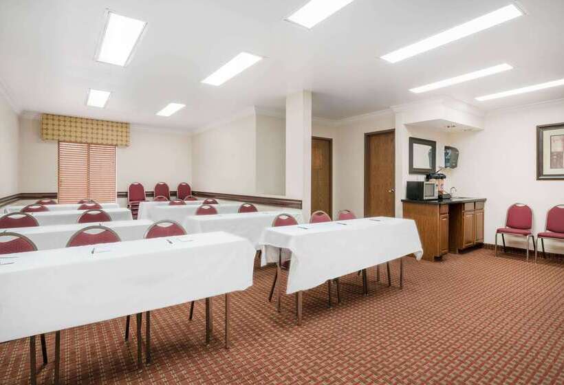 فندق Americinn By Wyndham Johnston Des Moines