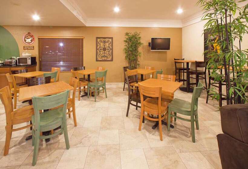 فندق Americinn By Wyndham Johnston Des Moines