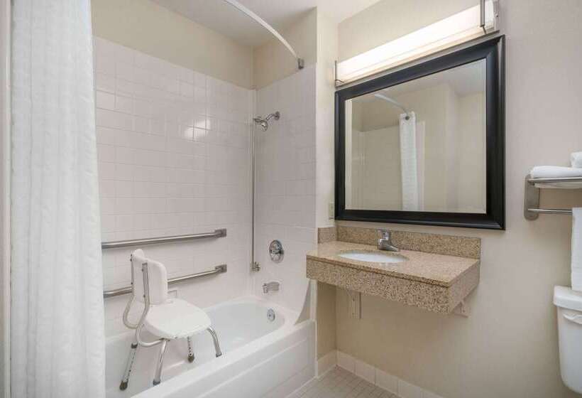 فندق Americinn By Wyndham Johnston Des Moines