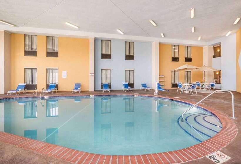 فندق Americinn By Wyndham Johnston Des Moines