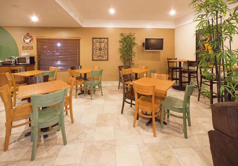 فندق Americinn By Wyndham Johnston Des Moines