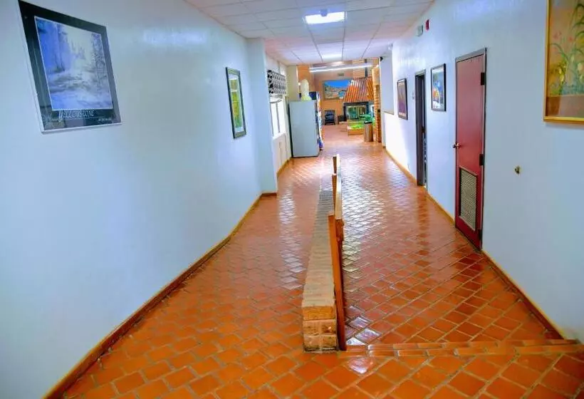 酒店 Douglas Inn And Conference Center