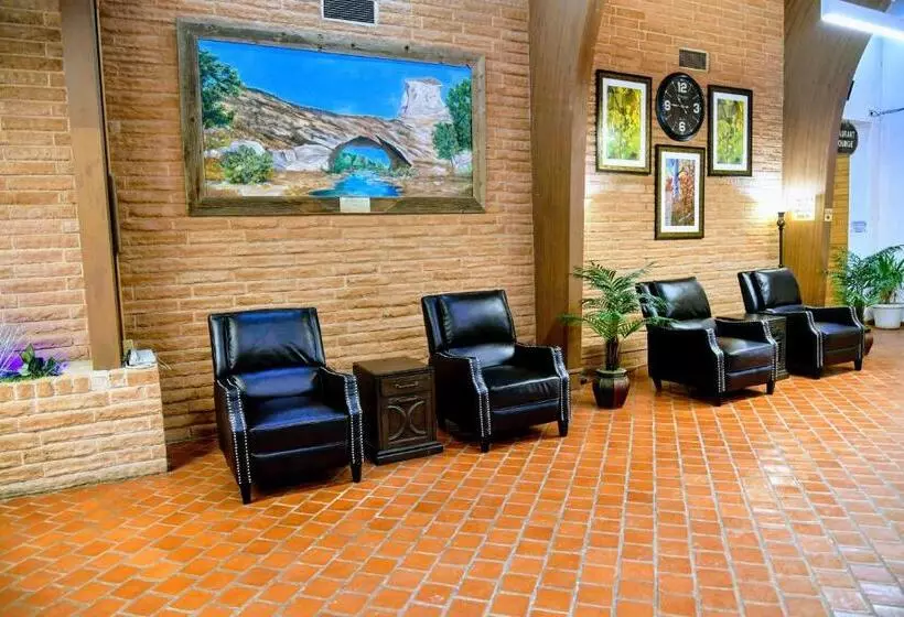 酒店 Douglas Inn And Conference Center